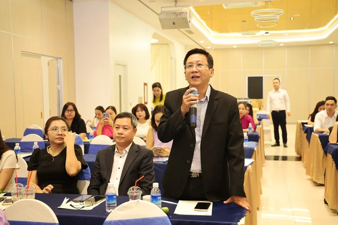 Ông Vòng Tắc Xiền.