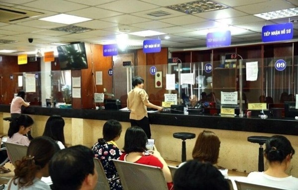 Người dân thực hiện nộp hồ sơ đăng ký doanh nghiệp tại Phòng Đăng ký kinh doanh của Sở Tài Chính