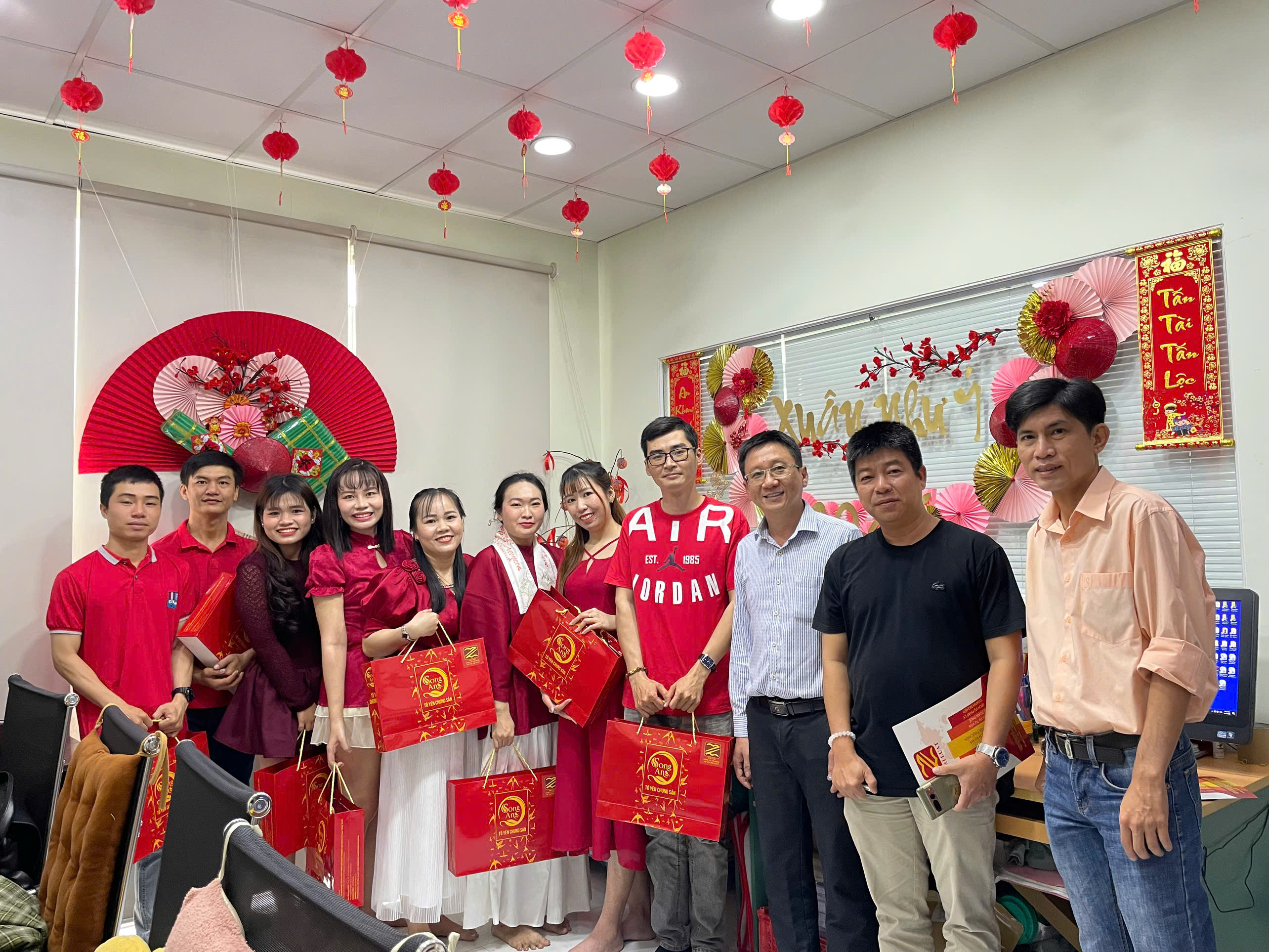 CÔNG TY TRÍ LUẬT CHÚC MỪNG TẤT NIÊN 2024